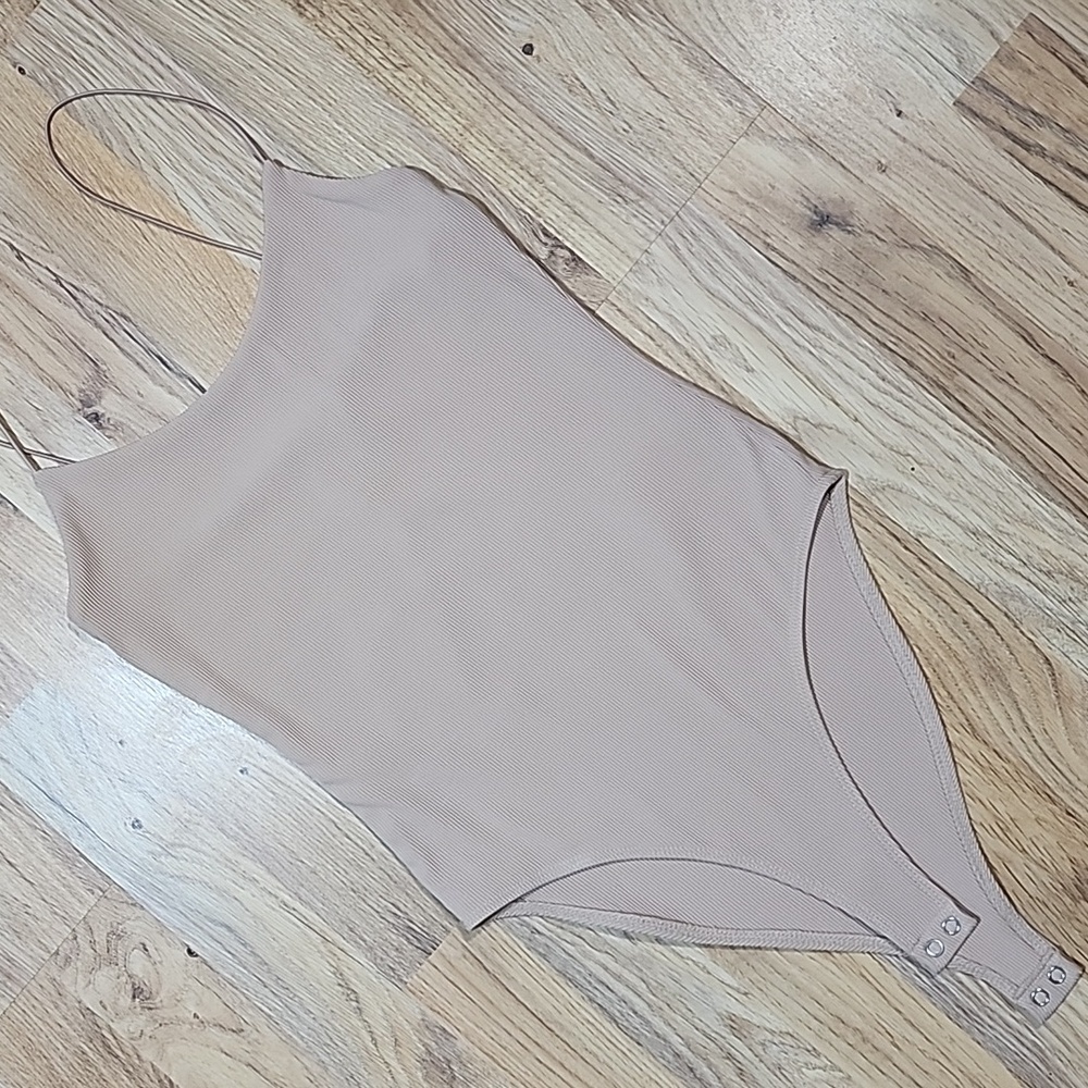 Forever 21 Ribbed Beige Bodysuit Size MEDIUM NWT